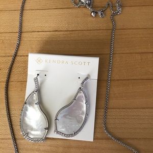 Kendra Scott matching earring /necklace set